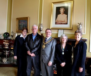 Gansbaaiers besoek Birkenhead dorp